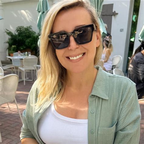 Schéma porovnania distribučných taríf elektriny pre domácnosti s vyznačenými rozdielmi v Nízkej tarife (NT) a Vysokej tarife (VT) a typoch spotrebičov.