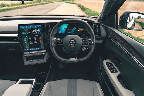 Interiér nového Renault Scenic E-Tech Electric s dominantnou obrazovkou OpenR Link