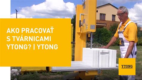 fotografia stavebných robotníkov pracujúcich s tvárnicami Ytong