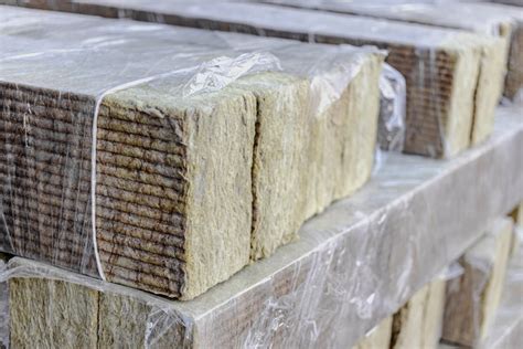 Porovnanie vlastností minerálnej vlny s inými izolačnými materiálmi.