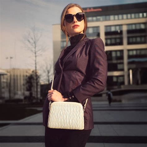 Fotografia moderného elektrického konvektora s elegantným dizajnom