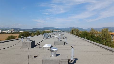 Ilustračná fotografia hliníkovej prechodky Vaillant pre ploché strechy