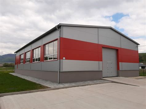 Priemyselná hala s nainštalovaným systémom adiabatického chladenia