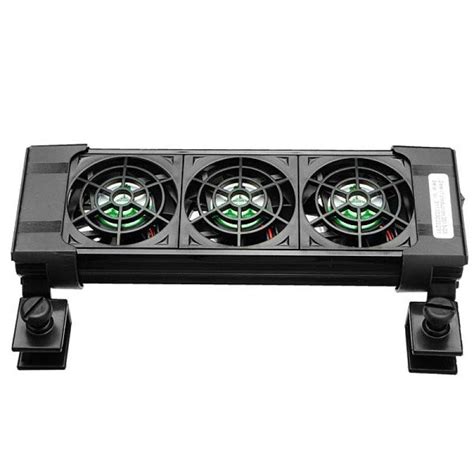 Fotografia kompaktného chladiaceho modulu s viacerými ventilátormi.