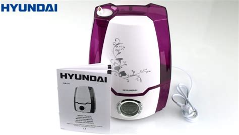 Detail LCD displeja ultrazvukového zvlhčovača vzduchu Hyundai HUM 770 s ukazovateľom vlhkosti.
