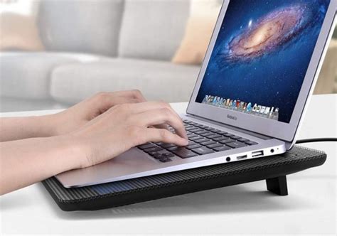 Ilustračná fotografia rôznych typov chladiacich podložiek pre notebooky