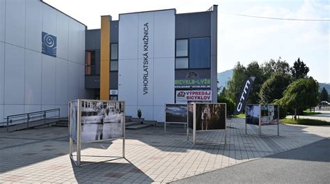 Fotografia budovy elektroservisu v Humennom s označeným vstupom a logom.