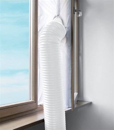 Obrázok zobrazujúci rôzne príslušenstvo k mobilným klimatizáciám (tesnenie na okno, hadica)