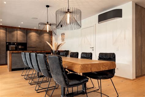 Ilustračná fotografia interiéru s nainštalovanou klimatizačnou jednotkou