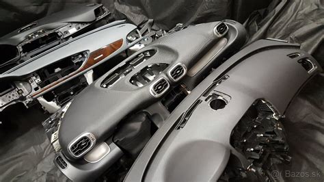 Schéma dvojzónovej klimatizácie s vyznačenými nezávislými zónami pre vodiča a spolujazdca