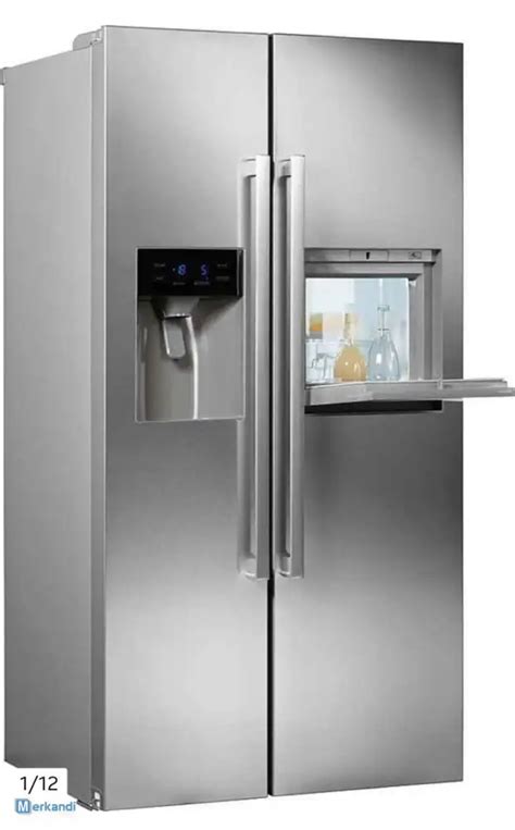 Ilustračná fotografia modernej priemyselnej chladničky.