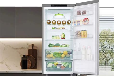 schéma znázorňujúca správne rozmery voľného priestoru okolo chladničky pre optimálnu ventiláciu