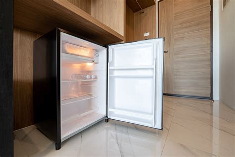 Schéma ukazujúca rôzne typy chladničiek a ich umiestnenie mrazničky.