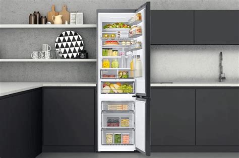 Ilustračná fotografia modernej chladničky v kuchyni