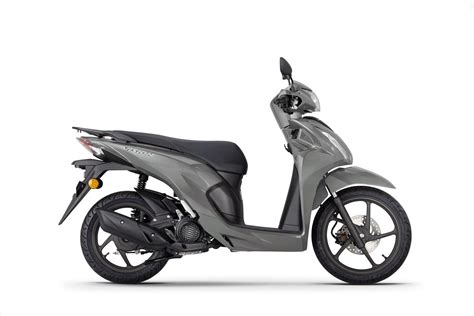 Honda Vision 110 v mestskej premávke