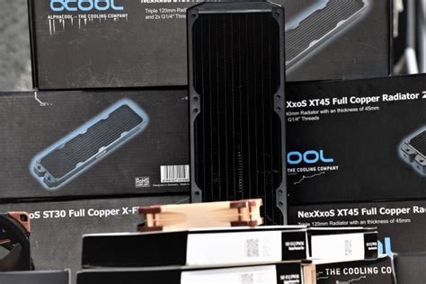 Detail rôznych typov PC ventilátorov a radiátorov