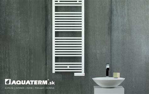 Ilustračná fotografia moderného dizajnového radiátora v kúpeľni