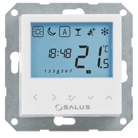 Dizajnový termostat SALUS BTRP230 integrovaný do moderného interiéru s vypínačmi a zásuvkami