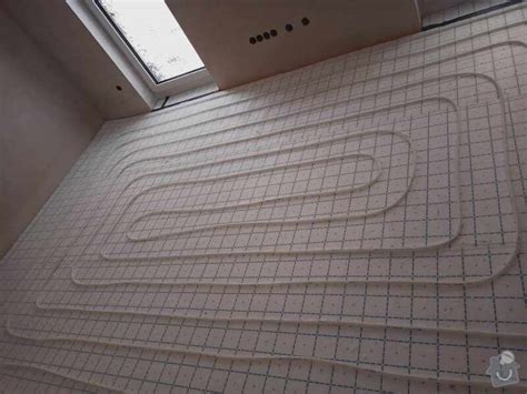 Situačný náčrt bytového domu s vyznačenými bytovými jednotkami a ich typom vykurovania (centrálne zásobovanie teplom alebo vlastné kúrenie).