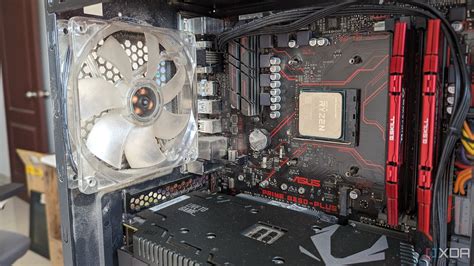 Detail tepelného škrtenia CPU/GPU s teplotnými zónami