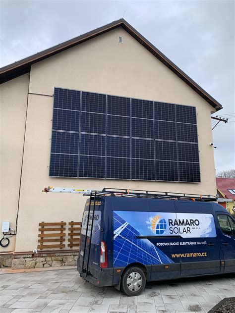 Ukážka inštalácie solárneho panelu na fasádu rodinného domu