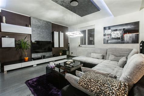 Tematické foto: moderná obývačka s detailom stropu
