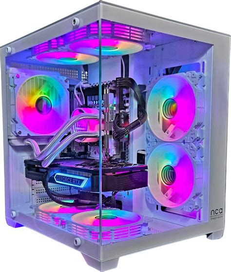 Tematické foto: moderný herný počítač s inštalovaným vodným chladením a RGB osvetlením
