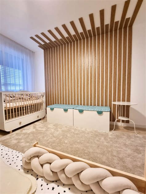 Tematické foto: bábätko pokojne spí v detskej izbe so zvlhčovačom