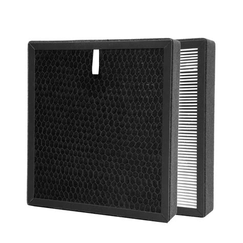 Infografika vysvetľujúca proces trojúrovňovej filtrácie vzduchu (predfilter, HEPA, uhlíkový filter).