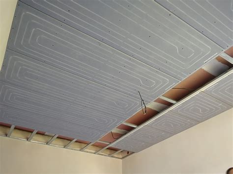 Inštalácia suchého systému stropného chladenia so sadrokartónovými panelmi