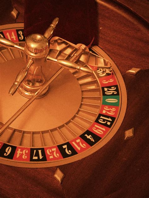 Dizajn ultrazvukového zvlhčovača vzduchu s drevenou povrchovou úpravou a farebným podsvietením