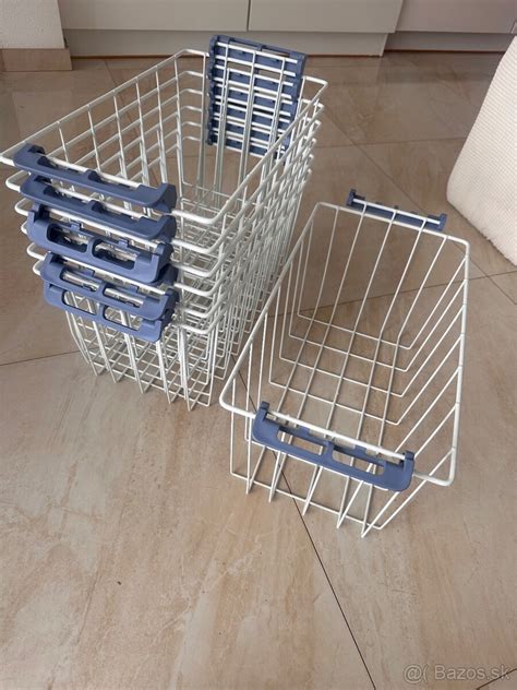 Schéma porovnania vnútornej organizácie šuflíkovej a truhlicovej mrazničky