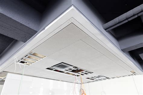 Vizualizácia stropného chladiaceho systému v interiéri