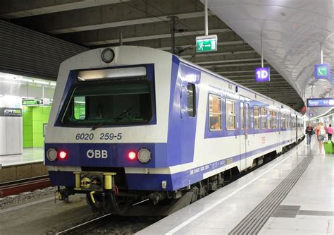 fotografia: cestujúci vo vlaku s klimatizáciou