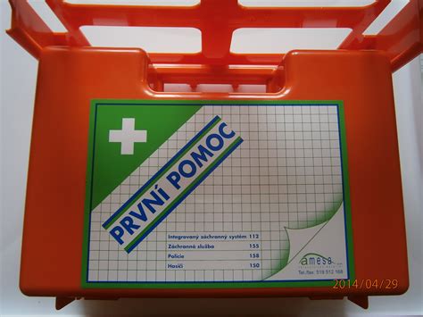 Ilustrácia obsahu lekárničky prvej pomoci