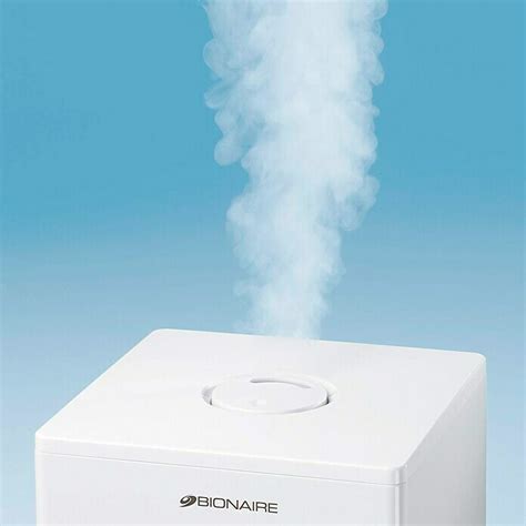 produktové foto zvlhčovača Bionaire BU7500 v interiéri