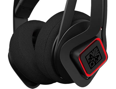 Produktové foto headsetu OMEN Mindframe Prime na hlave hráča