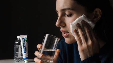 Osoba s chladným obkladom na pulzných bodoch