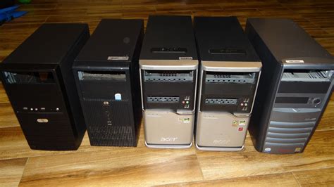 Vizualizácia prúdenia vzduchu vnútri PC skrine s vyznačenými nasávacími a výfukovými zónami