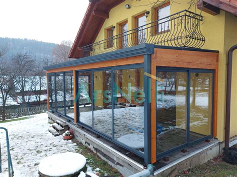 Detailná schéma konštrukcie zimnej záhrady s vyznačením izolačného zasklenia a tepelných mostov.
