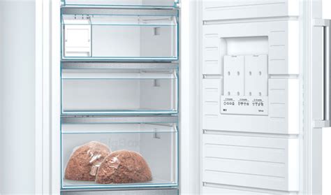 Interiér mrazničky Bosch GSN58EWDV s LED osvetlením