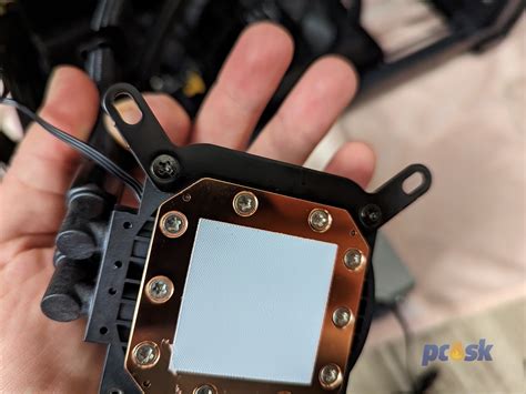 Detail vlastnoručne vyrobeného CPU vodného bloku