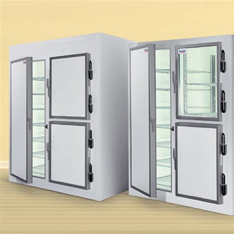 Vizualizácia optimálneho usporiadania chladiacich boxov v profesionálnej kuchyni.