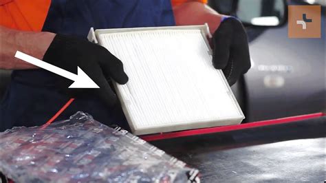 Schematické znázornenie umiestnenia kabínového filtra za priehradkou na rukavice