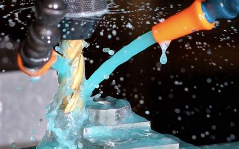 Porovnávacia schéma systémov TSC a Flood Coolant