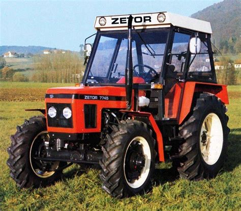 Historická fotografia traktora Zetor rady UŘ I v teréne