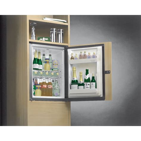 Ilustrácia testu papiera na kontrolu tesnosti dverí chladničky