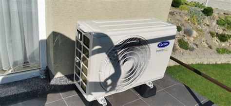 Vnútorná a vonkajšia jednotka klimatizácie.