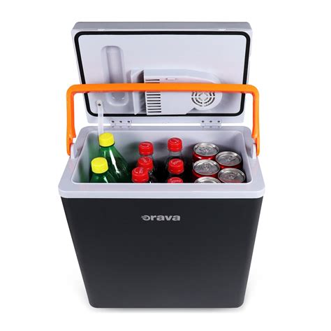 infografika porovnávajúca tradičnú domácu chladničku a modernú prenosnú 12V autochladničku