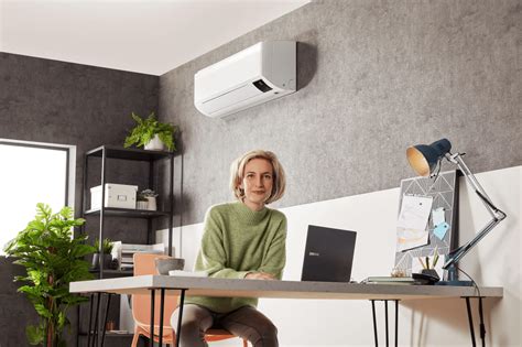Infografika WindFree technológie s mikrootvormi pre bezprievanové chladenie